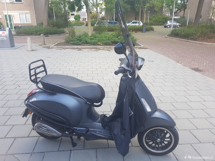 Vespa Sprint S grijs